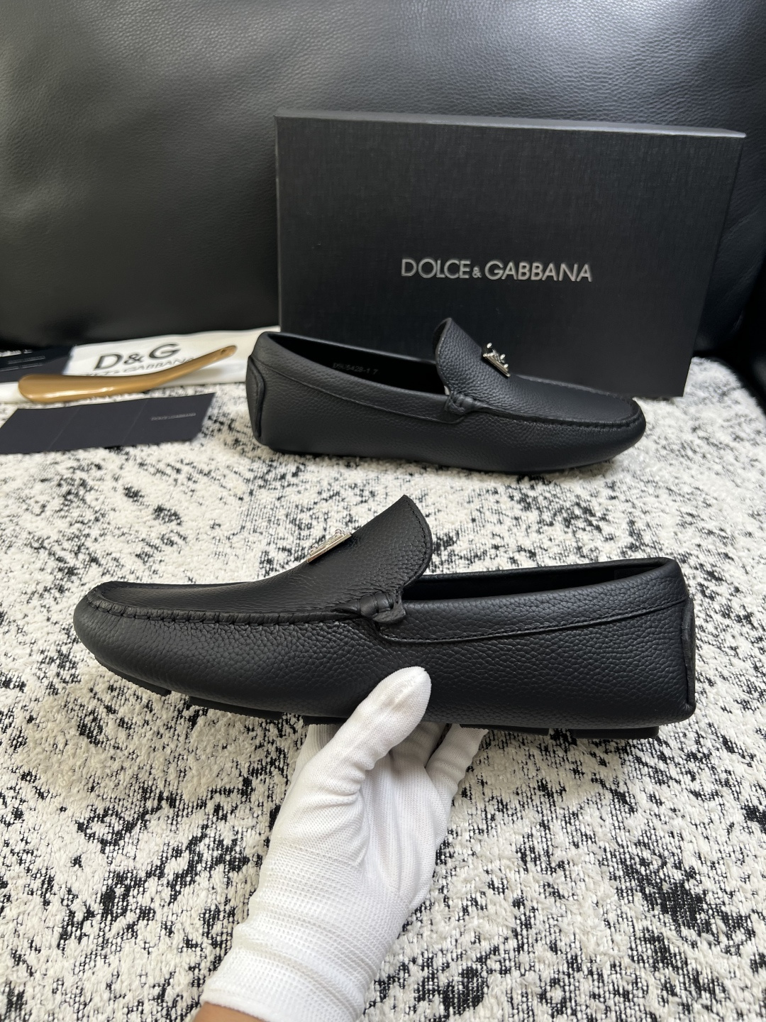 Dolce & Gabbana   高品质  顶级工艺品  杜嘉班纳 爆款豆豆鞋专柜新品同步，鞋面意大利进口牛皮面料，高