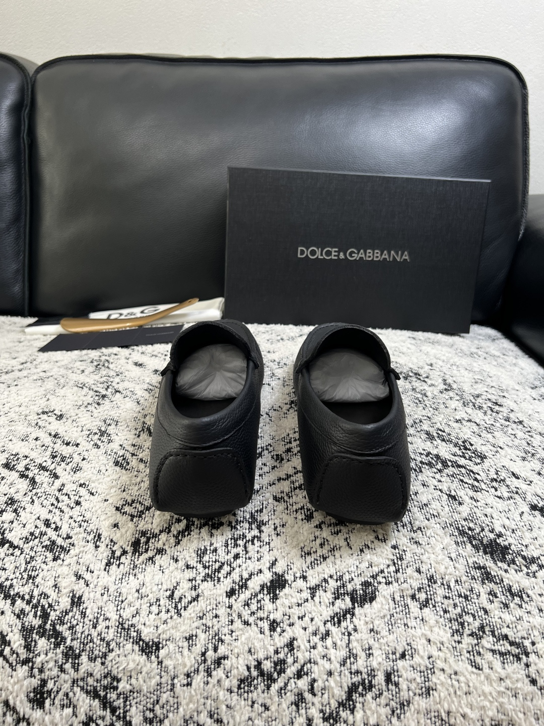 Dolce & Gabbana   高品质  顶级工艺品  杜嘉班纳 爆款豆豆鞋专柜新品同步，鞋面意大利进口牛皮面料，高
