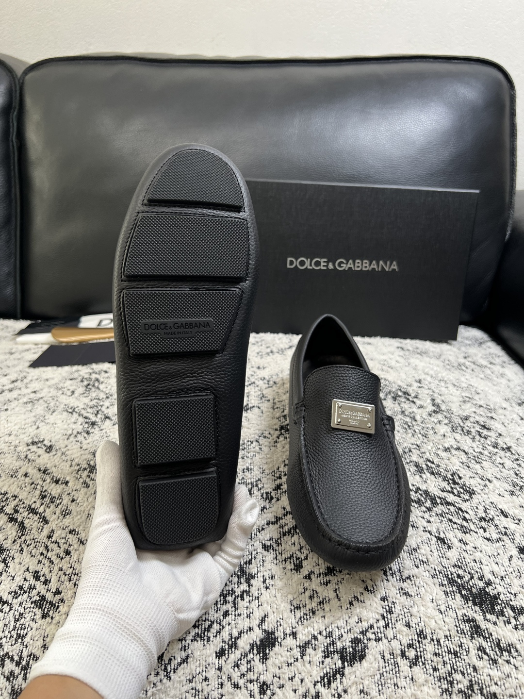 Dolce & Gabbana   高品质  顶级工艺品  杜嘉班纳 爆款豆豆鞋专柜新品同步，鞋面意大利进口牛皮面料，高