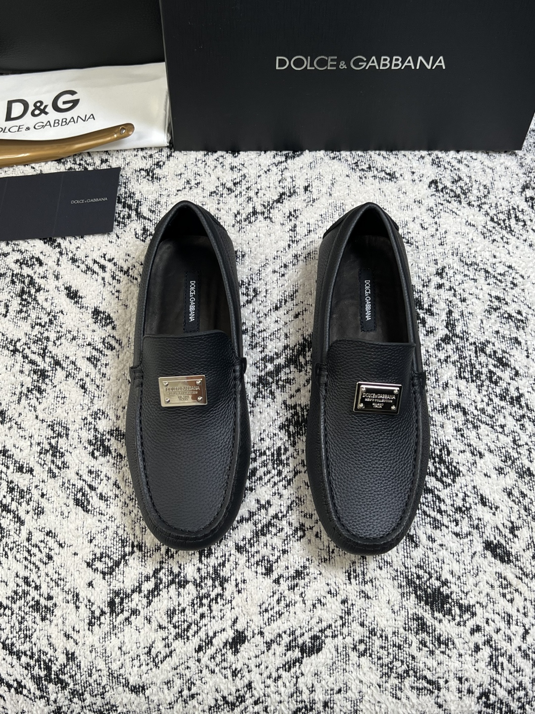 Dolce & Gabbana   高品质  顶级工艺品  杜嘉班纳 爆款豆豆鞋专柜新品同步，鞋面意大利进口牛皮面料，高