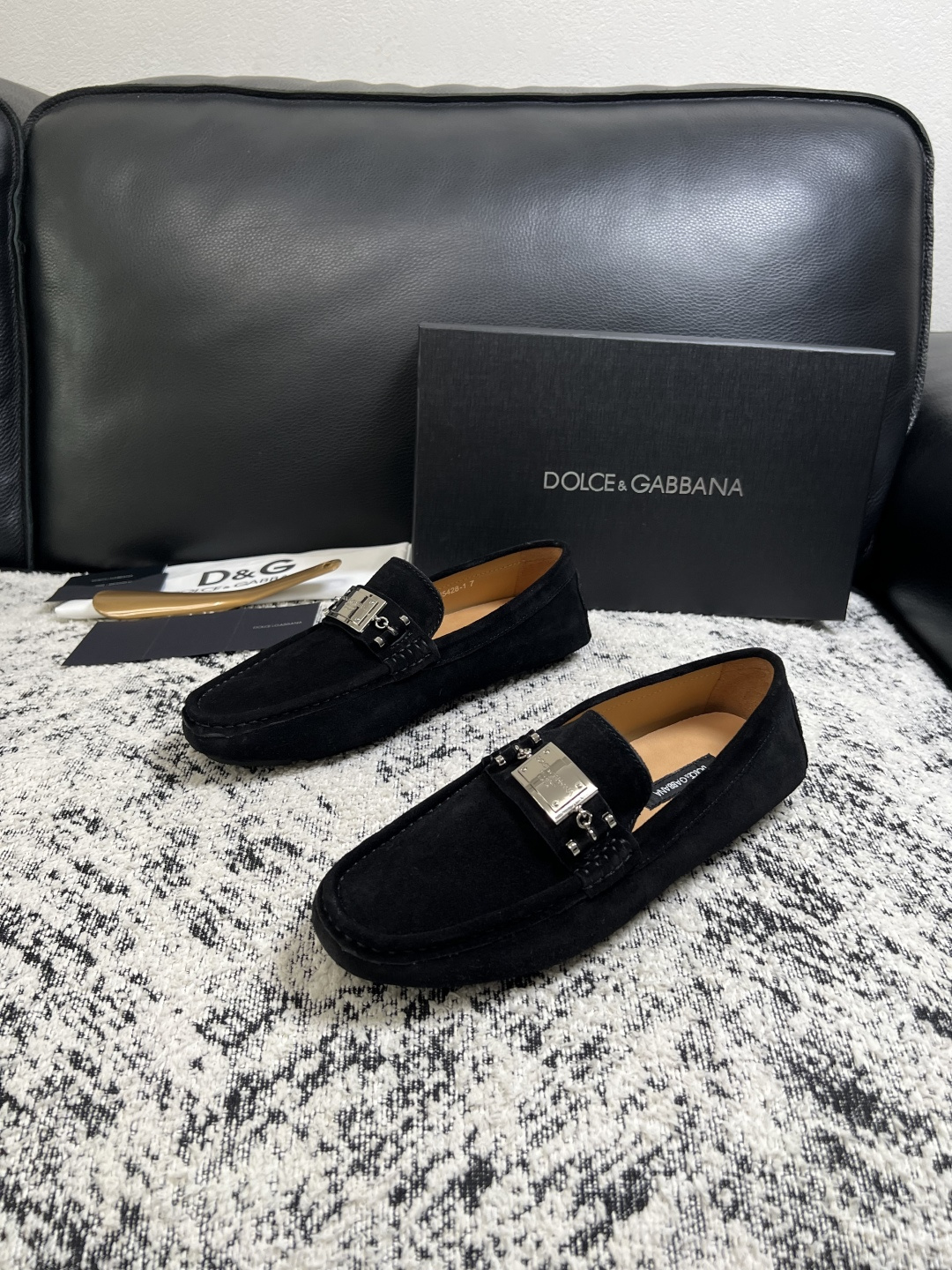 Dolce & Gabbana   高品质  顶级工艺品  杜嘉班纳 爆款豆豆鞋专柜新品同步，鞋面意大利进口牛皮面料，高