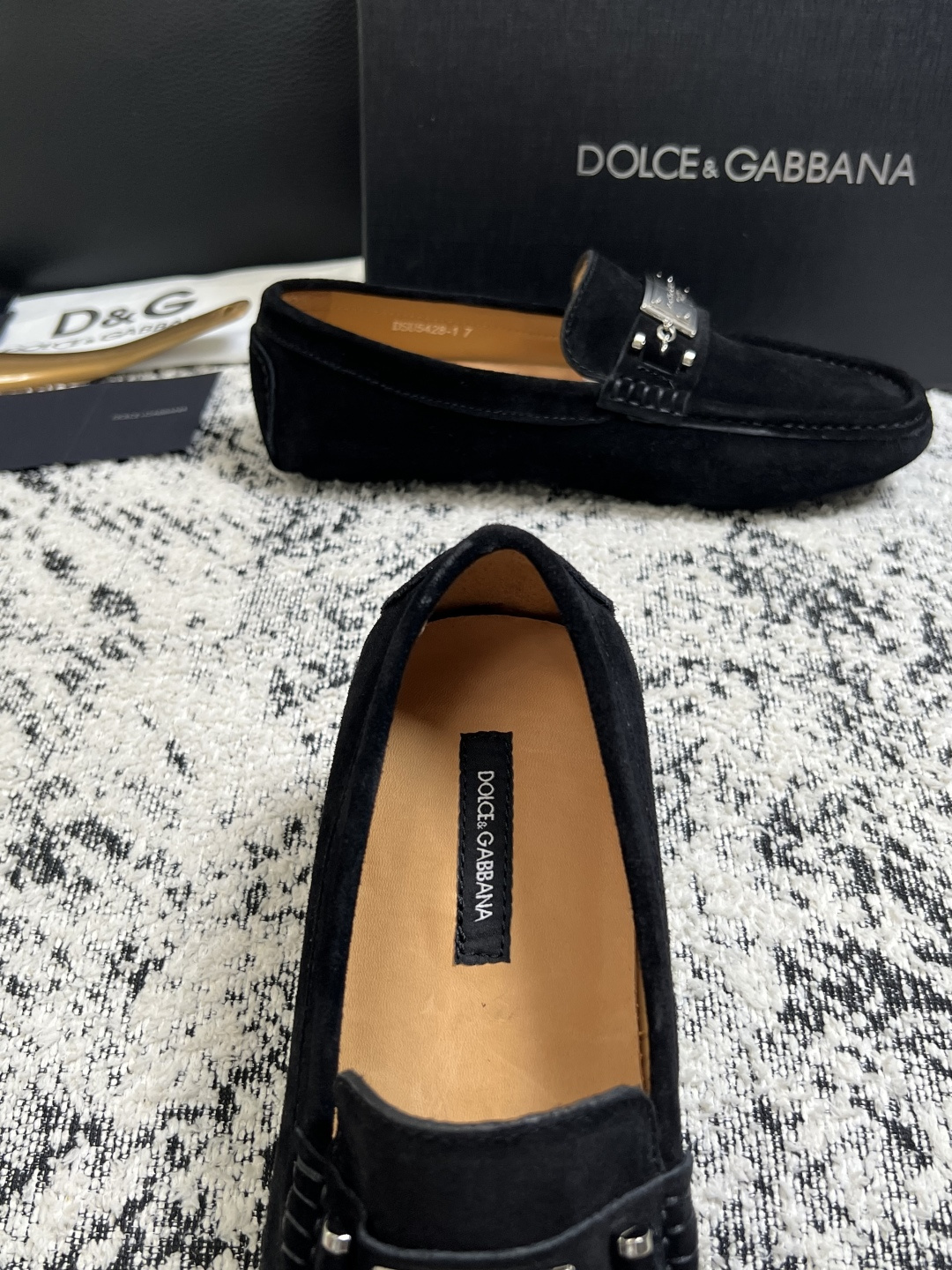 Dolce & Gabbana   高品质  顶级工艺品  杜嘉班纳 爆款豆豆鞋专柜新品同步，鞋面意大利进口牛皮面料，高