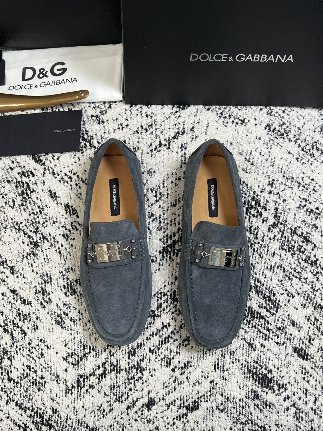 Dolce & Gabbana   高品质  顶级工艺品  杜嘉班纳 爆款豆豆鞋专柜新品同步，鞋面意大利进口牛皮面料，高