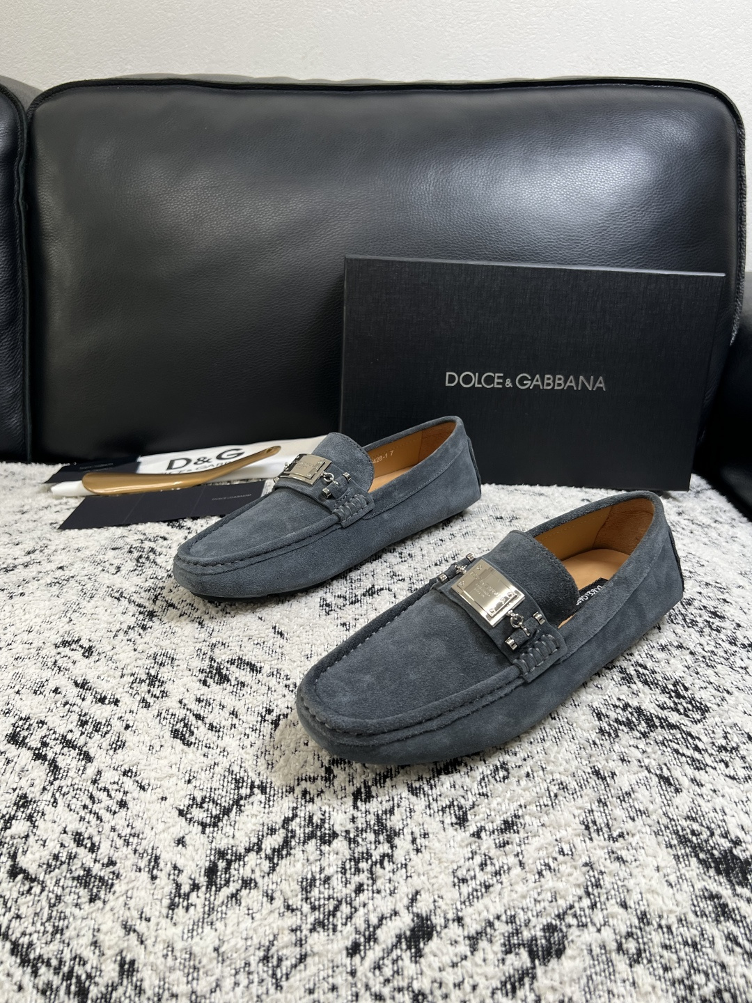 Dolce & Gabbana   高品质  顶级工艺品  杜嘉班纳 爆款豆豆鞋专柜新品同步，鞋面意大利进口牛皮面料，高