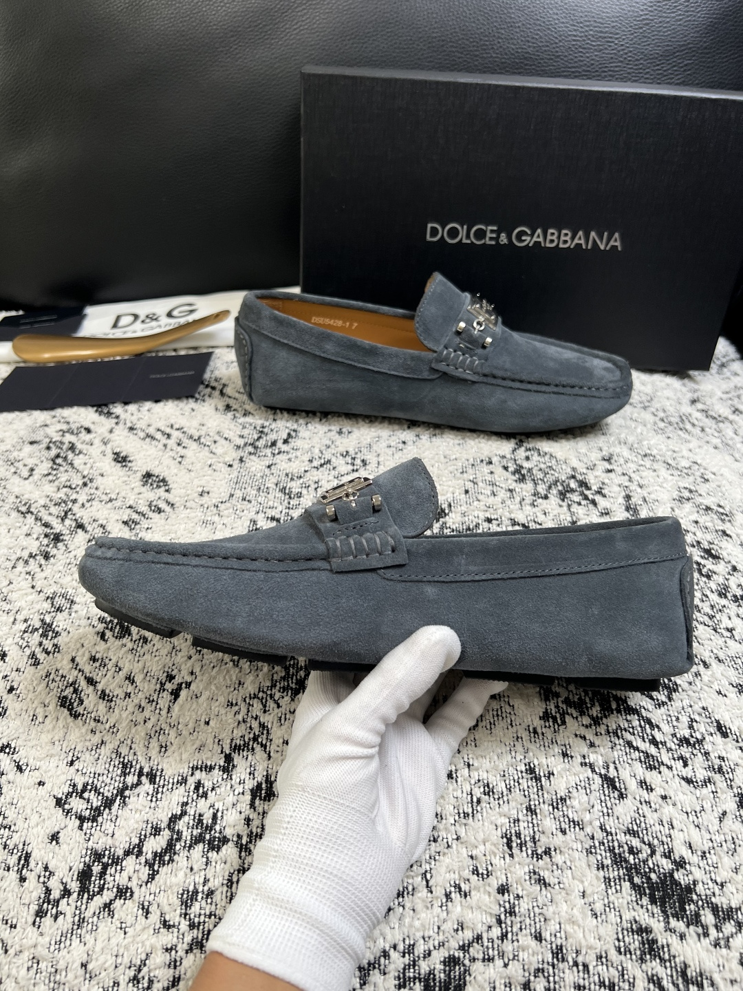 Dolce & Gabbana   高品质  顶级工艺品  杜嘉班纳 爆款豆豆鞋专柜新品同步，鞋面意大利进口牛皮面料，高