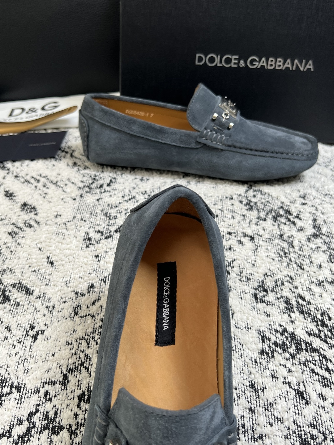Dolce & Gabbana   高品质  顶级工艺品  杜嘉班纳 爆款豆豆鞋专柜新品同步，鞋面意大利进口牛皮面料，高