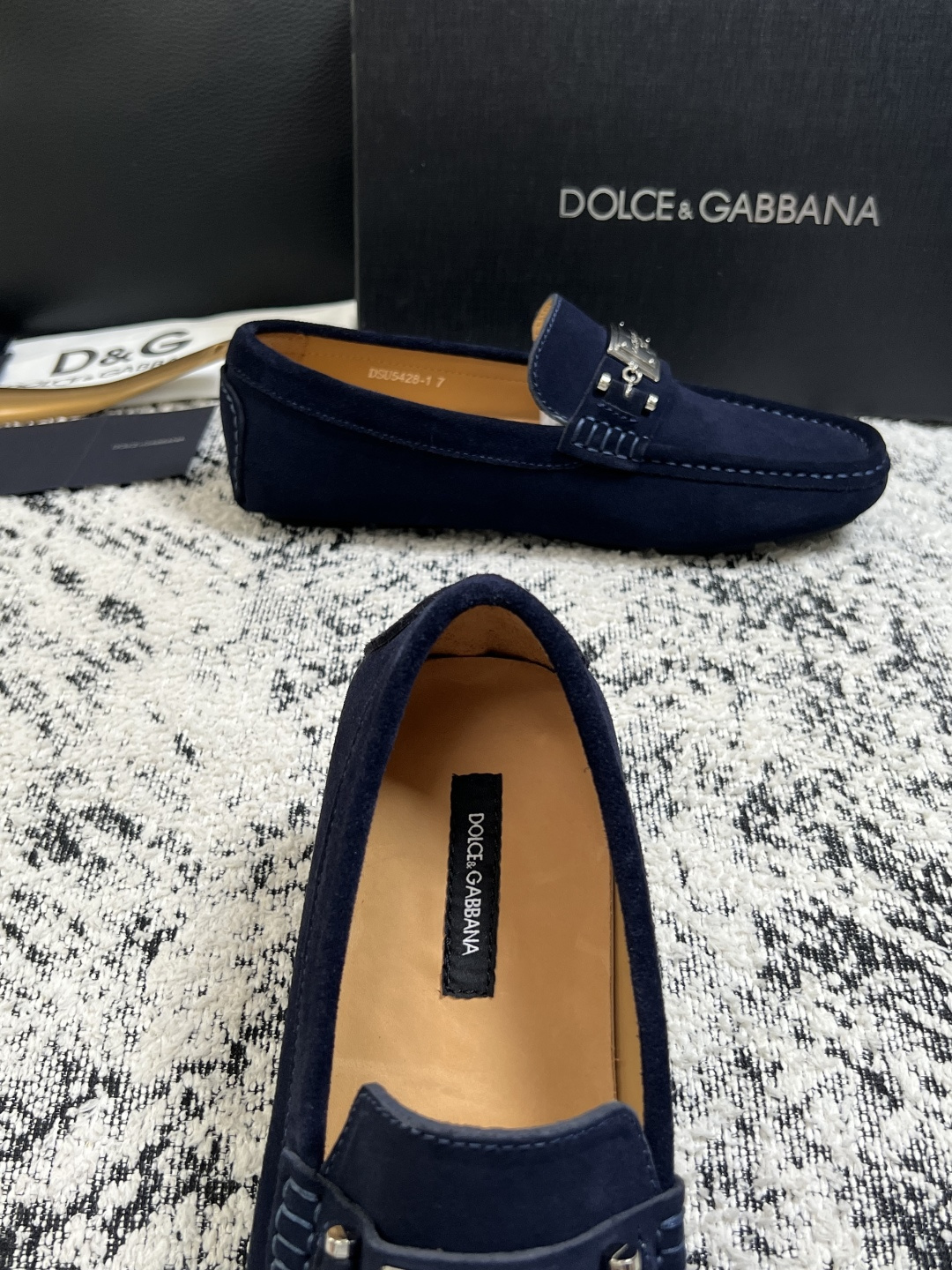 Dolce & Gabbana   高品质  顶级工艺品  杜嘉班纳 爆款豆豆鞋专柜新品同步，鞋面意大利进口牛皮面料，高
