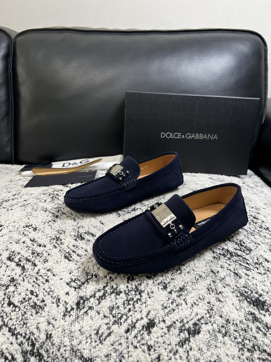 Dolce & Gabbana   高品质  顶级工艺品  杜嘉班纳 爆款豆豆鞋专柜新品同步，鞋面意大利进口牛皮面料，高