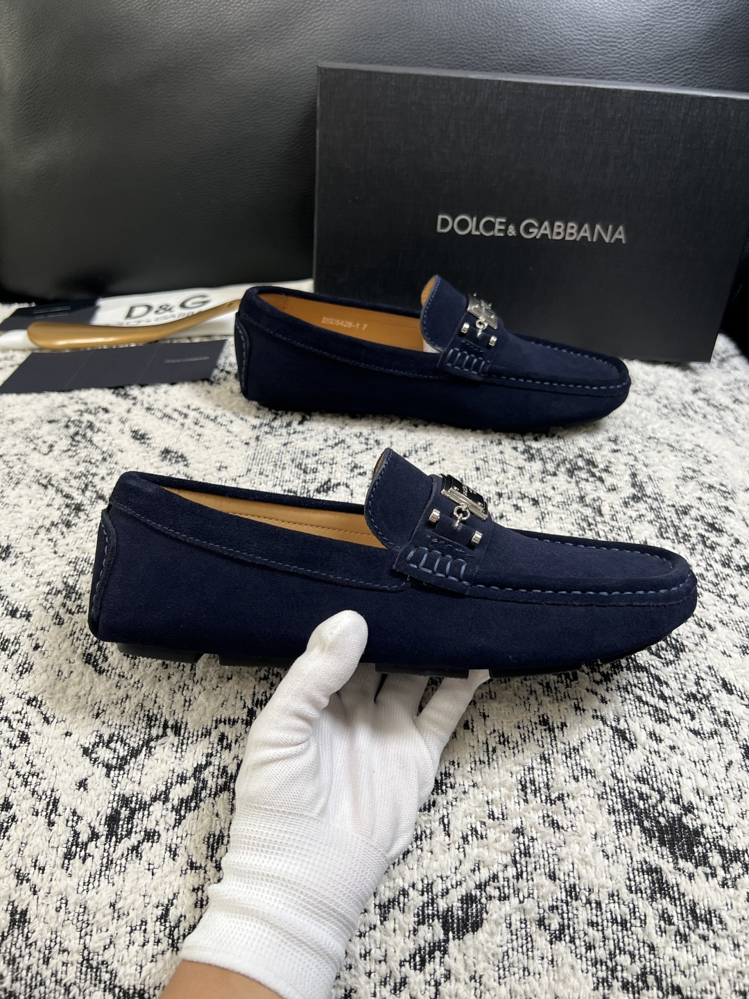 Dolce & Gabbana   高品质  顶级工艺品  杜嘉班纳 爆款豆豆鞋专柜新品同步，鞋面意大利进口牛皮面料，高