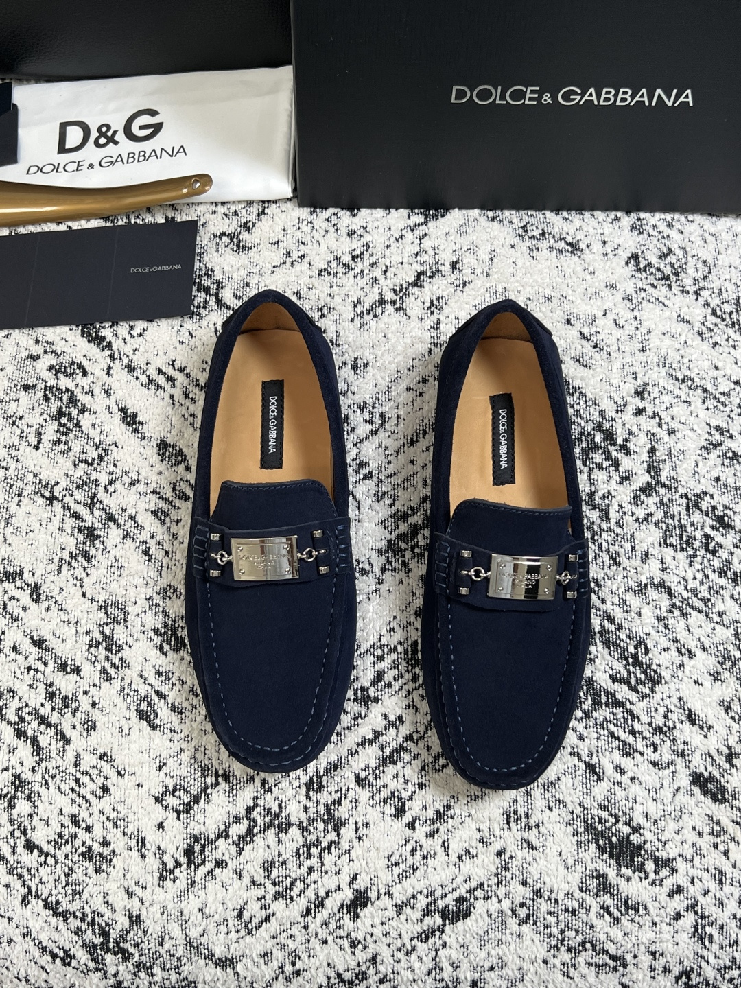 Dolce & Gabbana   高品质  顶级工艺品  杜嘉班纳 爆款豆豆鞋专柜新品同步，鞋面意大利进口牛皮面料，高