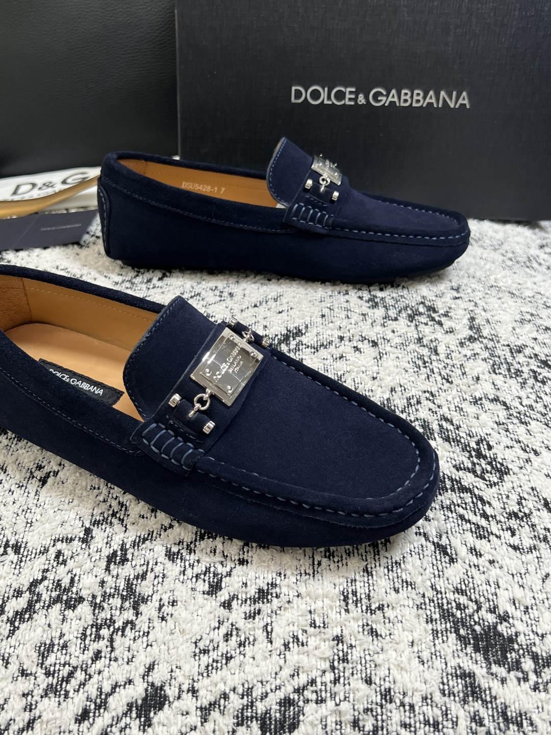Dolce & Gabbana   高品质  顶级工艺品  杜嘉班纳 爆款豆豆鞋专柜新品同步，鞋面意大利进口牛皮面料，高