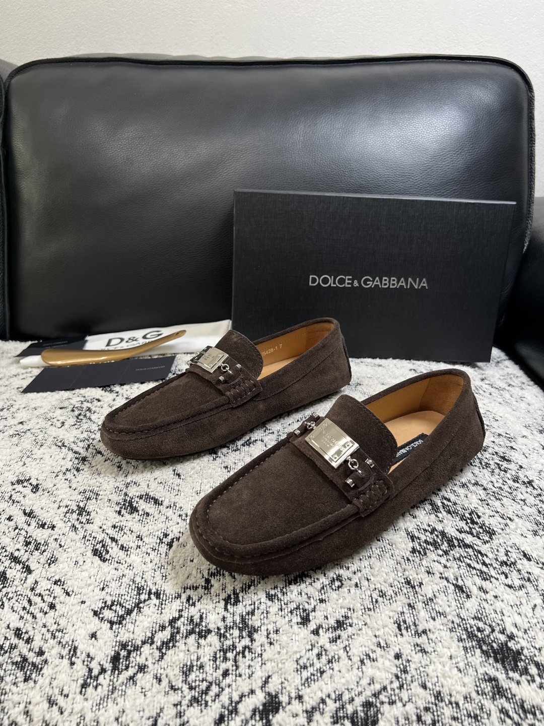 Dolce & Gabbana   高品质  顶级工艺品  杜嘉班纳 爆款豆豆鞋专柜新品同步，鞋面意大利进口牛皮面料，高