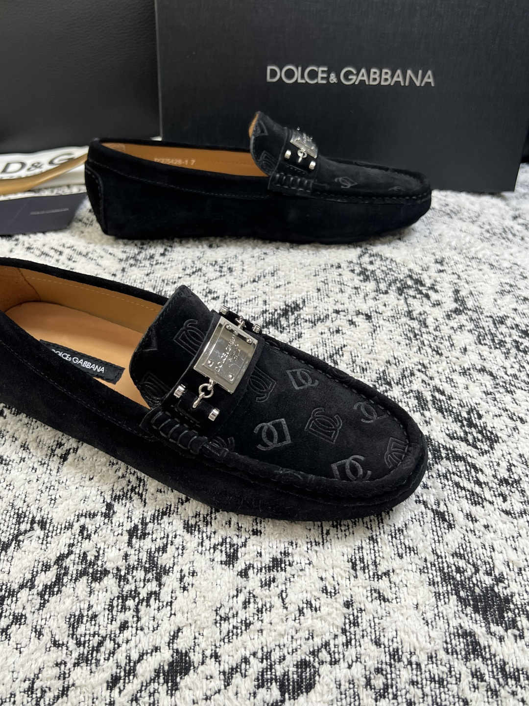 Dolce & Gabbana   高品质  顶级工艺品  杜嘉班纳 爆款豆豆鞋专柜新品同步，鞋面意大利进口牛皮面料，高