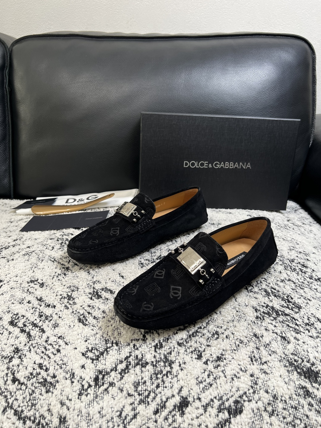 Dolce & Gabbana   高品质  顶级工艺品  杜嘉班纳 爆款豆豆鞋专柜新品同步，鞋面意大利进口牛皮面料，高