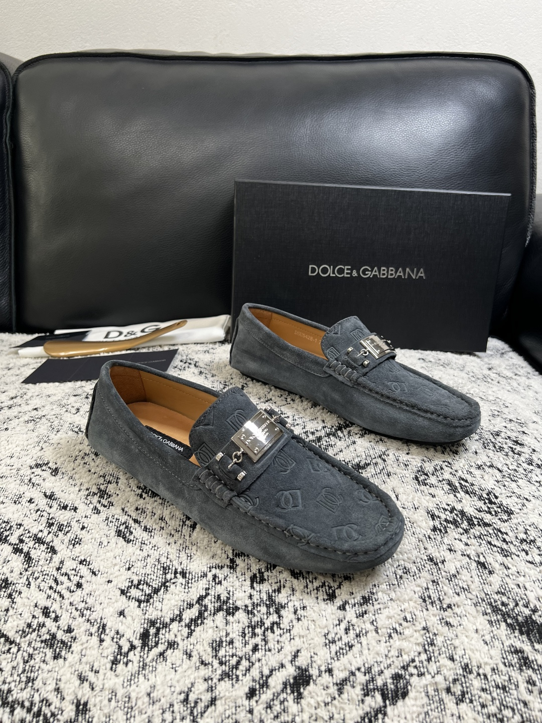 Dolce & Gabbana   高品质  顶级工艺品  杜嘉班纳 爆款豆豆鞋专柜新品同步，鞋面意大利进口牛皮面料，高