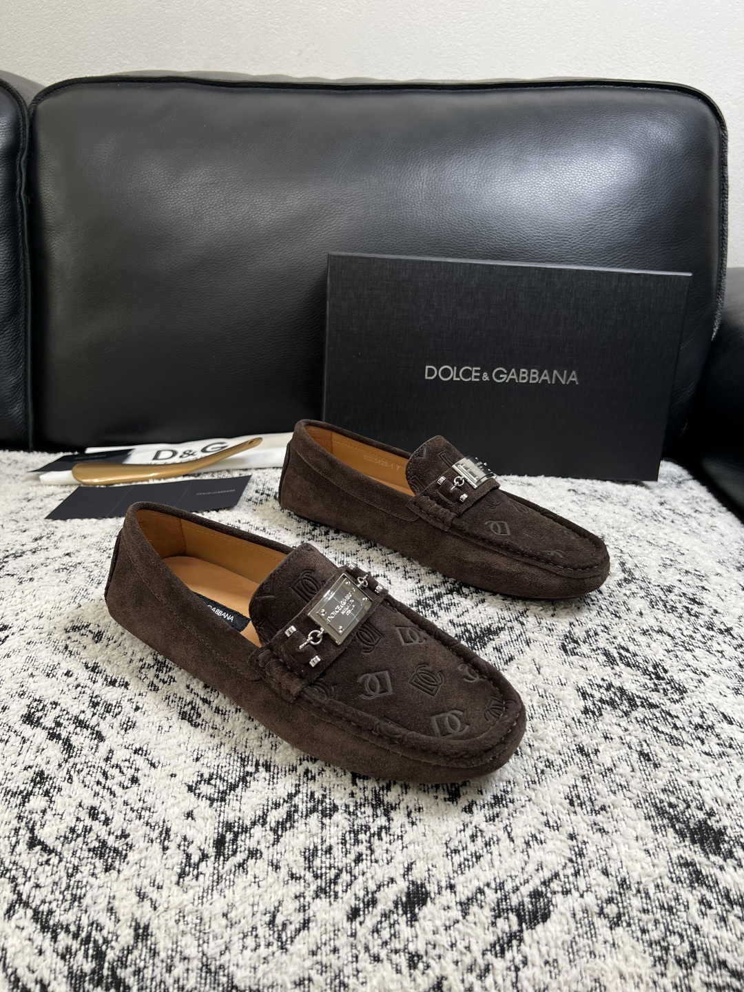 Dolce & Gabbana   高品质  顶级工艺品  杜嘉班纳 爆款豆豆鞋专柜新品同步，鞋面意大利进口牛皮面料，高