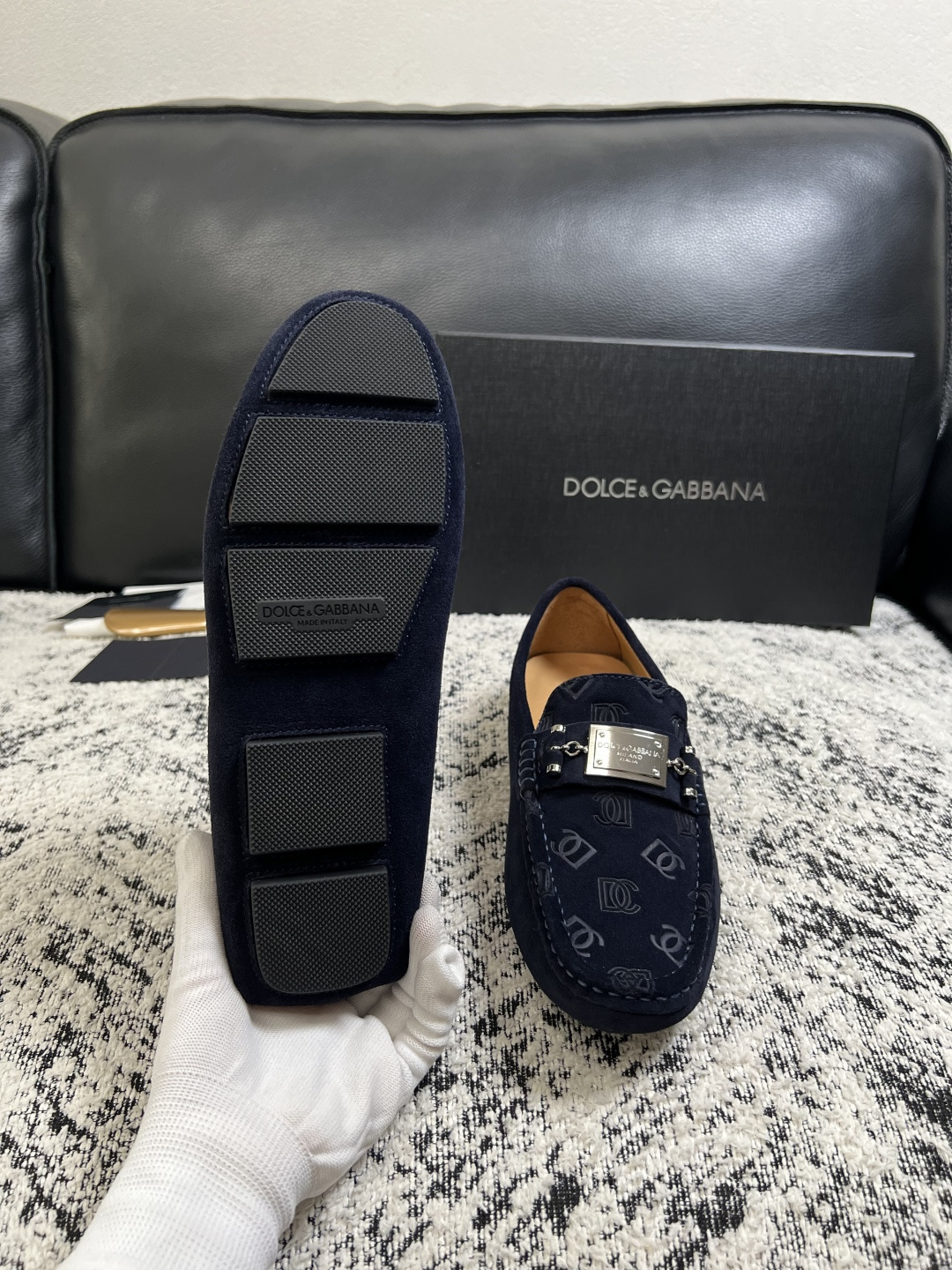 Dolce & Gabbana   高品质  顶级工艺品  杜嘉班纳 爆款豆豆鞋专柜新品同步，鞋面意大利进口牛皮面料，高