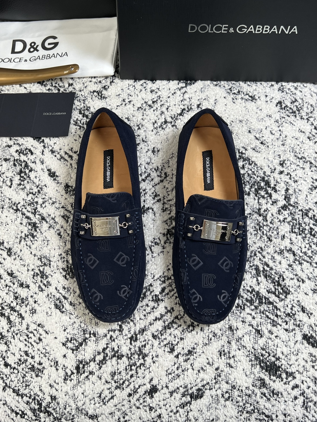 Dolce & Gabbana   高品质  顶级工艺品  杜嘉班纳 爆款豆豆鞋专柜新品同步，鞋面意大利进口牛皮面料，高