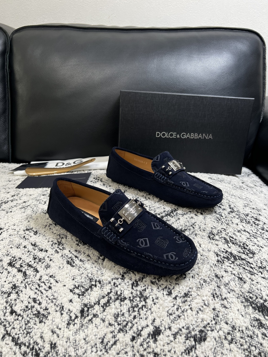 Dolce & Gabbana   高品质  顶级工艺品  杜嘉班纳 爆款豆豆鞋专柜新品同步，鞋面意大利进口牛皮面料，高