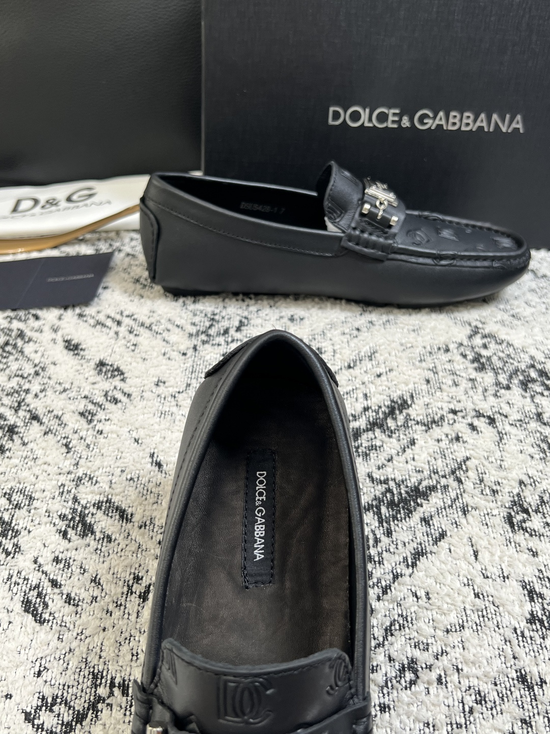 Dolce & Gabbana   高品质  顶级工艺品  杜嘉班纳 爆款豆豆鞋专柜新品同步，鞋面意大利进口牛皮面料，高
