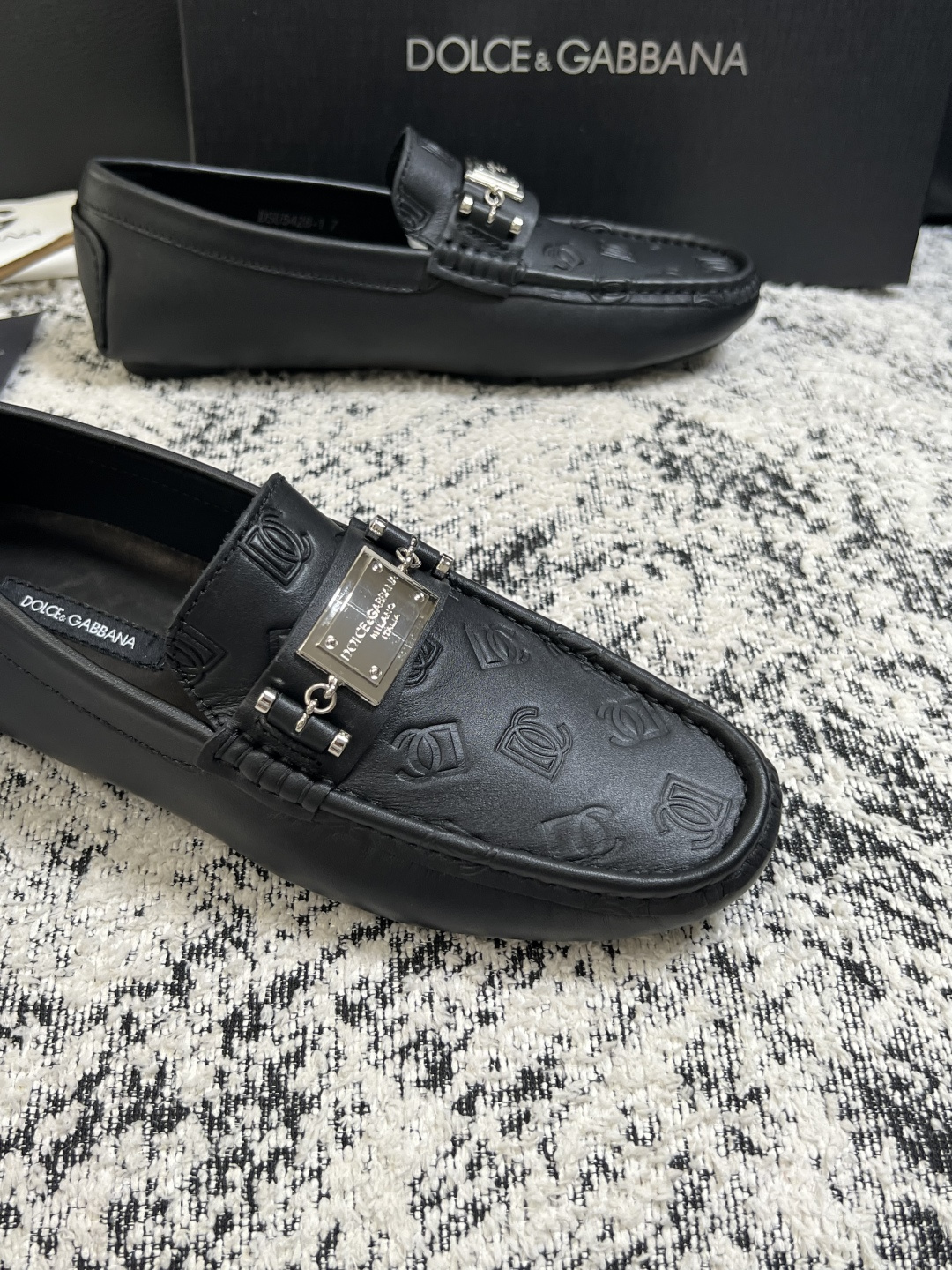 Dolce & Gabbana   高品质  顶级工艺品  杜嘉班纳 爆款豆豆鞋专柜新品同步，鞋面意大利进口牛皮面料，高