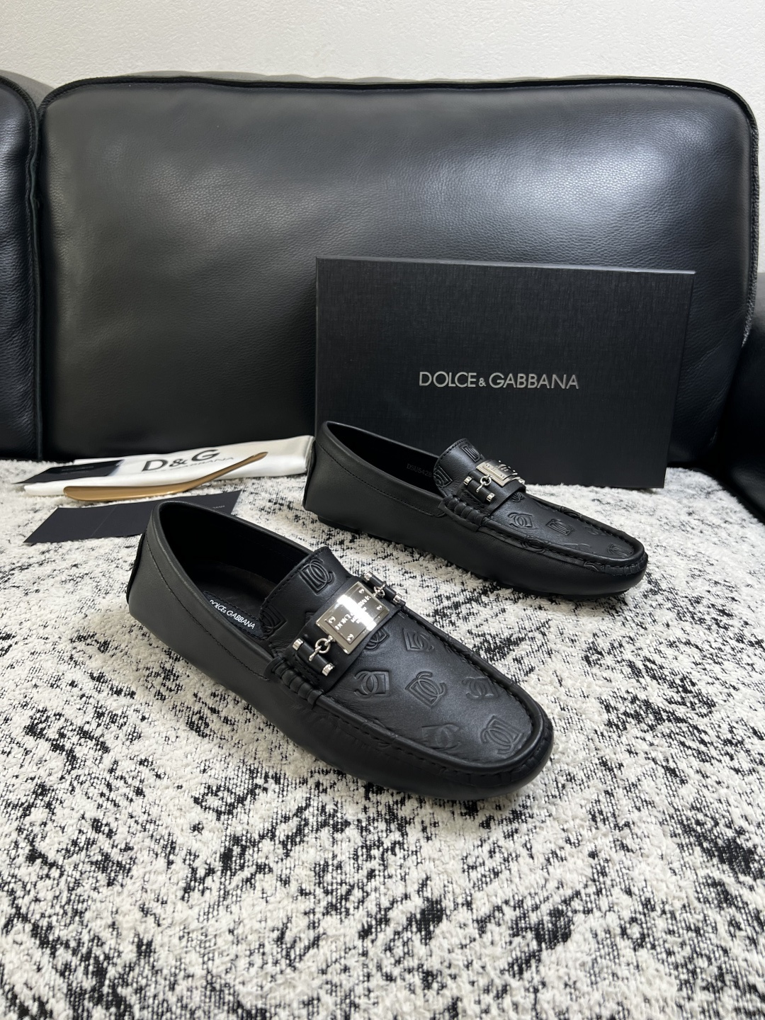 Dolce & Gabbana 高品质 顶级工艺品 杜嘉班纳 爆款豆豆鞋专柜新品同步,鞋面意大利进口牛皮面料,高 Dolce & Gabbana 高品质 顶级工艺品 杜嘉班纳 爆款豆豆鞋专柜新品同步,鞋面意大利进口牛皮面料,高
