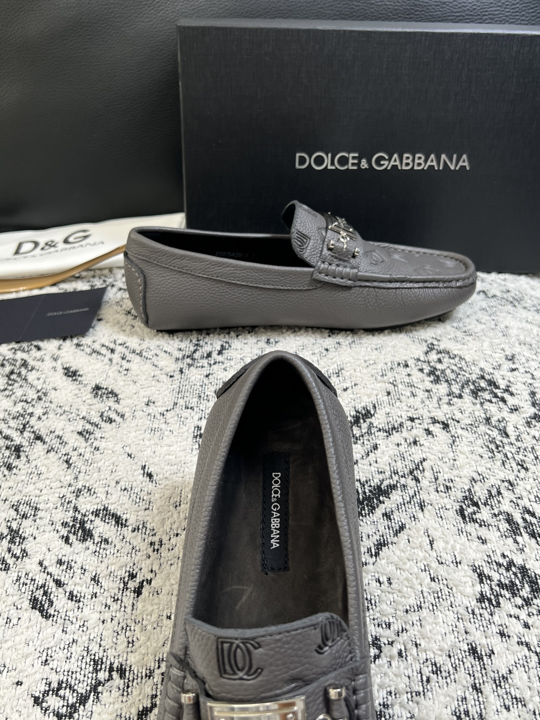 Dolce & Gabbana   高品质  顶级工艺品  杜嘉班纳 爆款豆豆鞋专柜新品同步，鞋面意大利进口牛皮面料，高