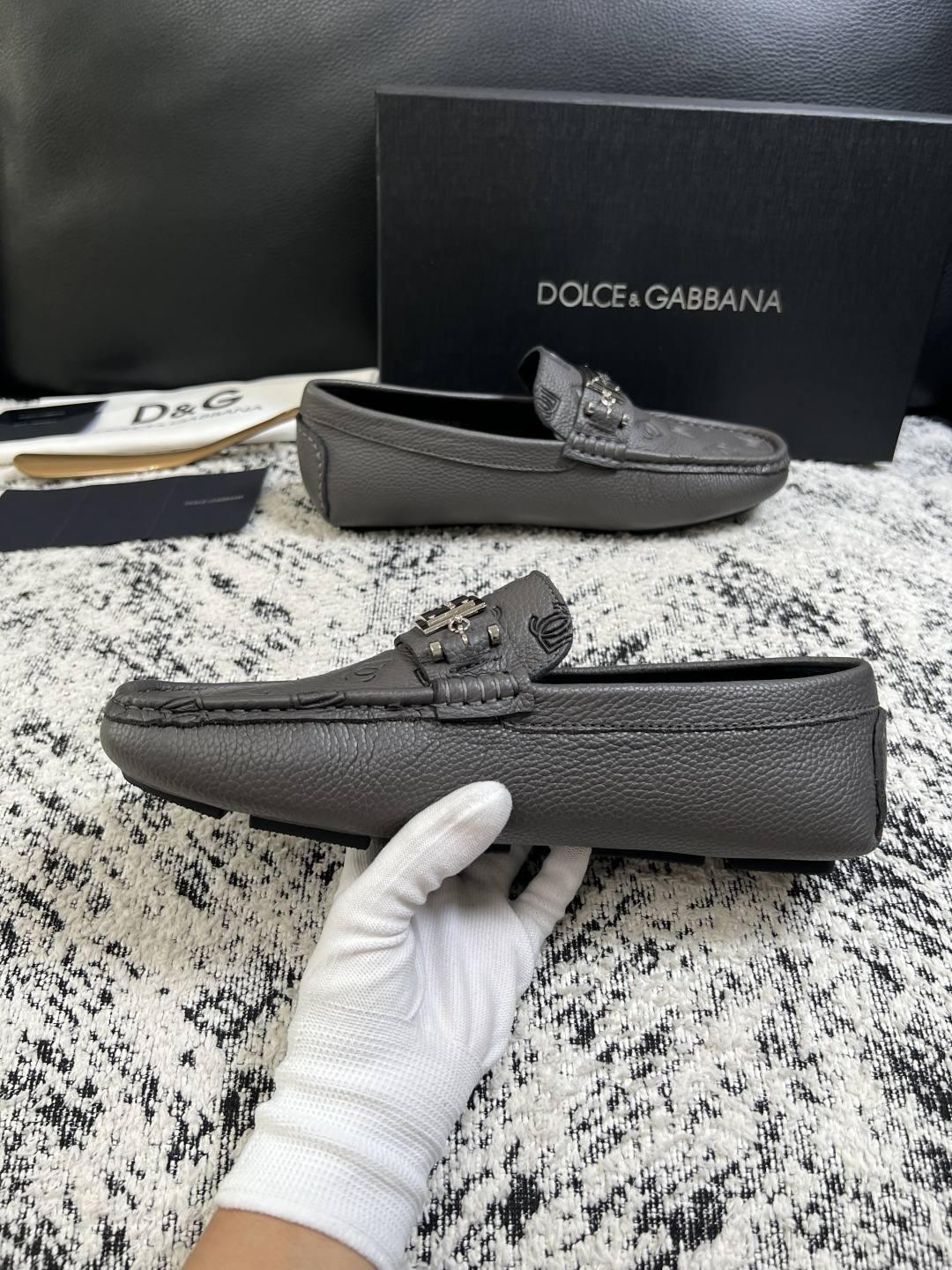 Dolce & Gabbana   高品质  顶级工艺品  杜嘉班纳 爆款豆豆鞋专柜新品同步，鞋面意大利进口牛皮面料，高