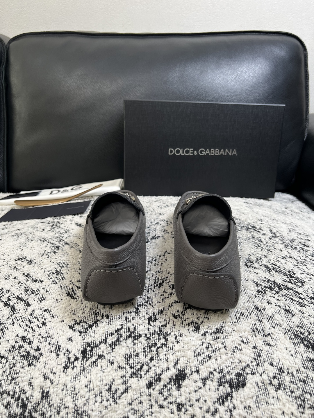 Dolce & Gabbana   高品质  顶级工艺品  杜嘉班纳 爆款豆豆鞋专柜新品同步，鞋面意大利进口牛皮面料，高