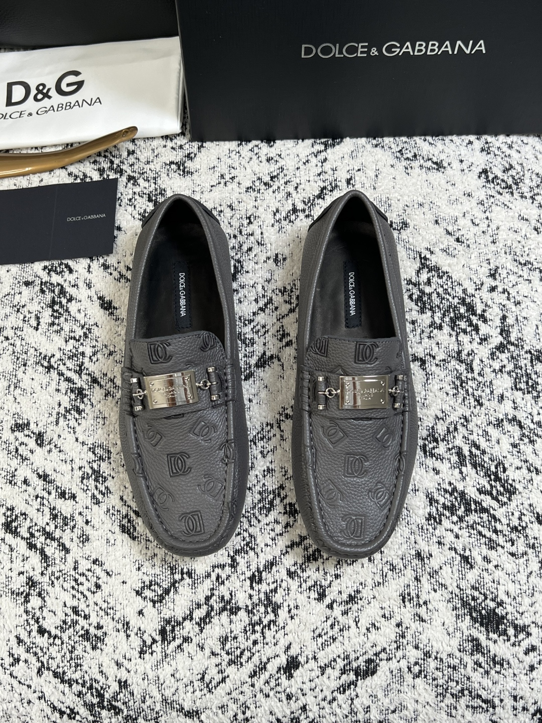 Dolce & Gabbana   高品质  顶级工艺品  杜嘉班纳 爆款豆豆鞋专柜新品同步，鞋面意大利进口牛皮面料，高