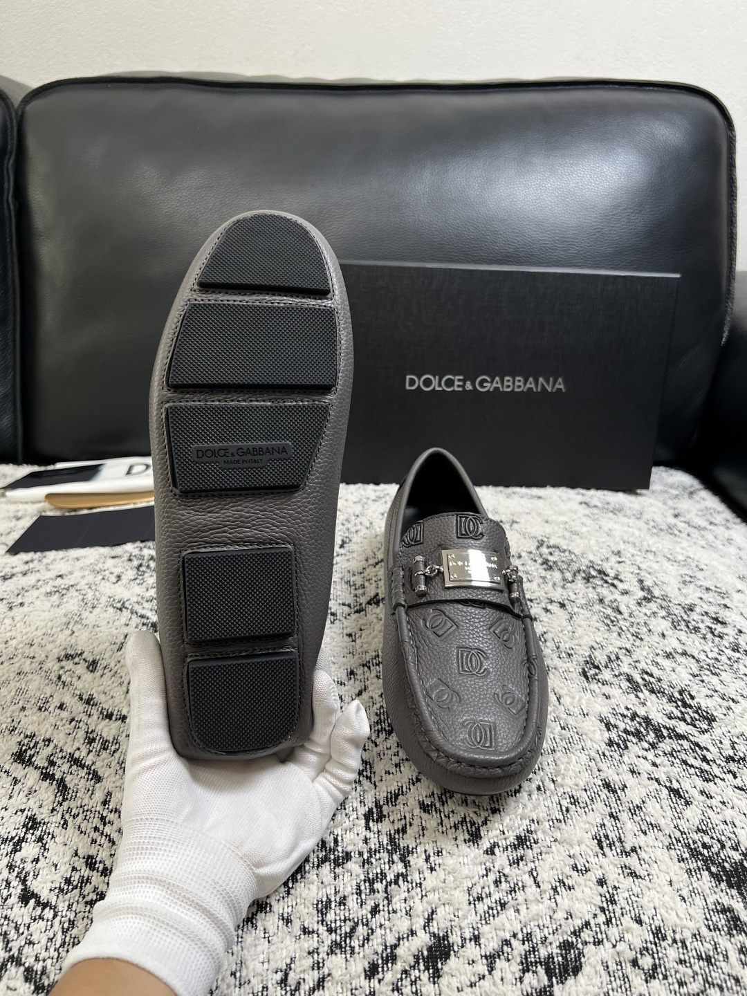 Dolce & Gabbana   高品质  顶级工艺品  杜嘉班纳 爆款豆豆鞋专柜新品同步，鞋面意大利进口牛皮面料，高