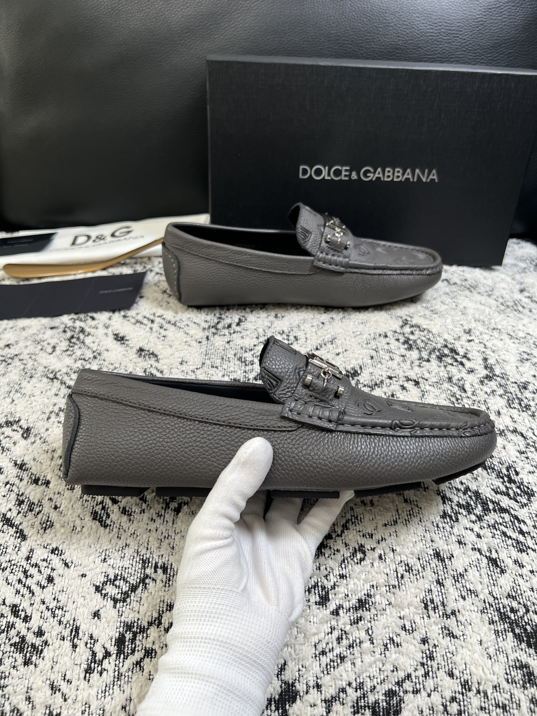 Dolce & Gabbana   高品质  顶级工艺品  杜嘉班纳 爆款豆豆鞋专柜新品同步，鞋面意大利进口牛皮面料，高