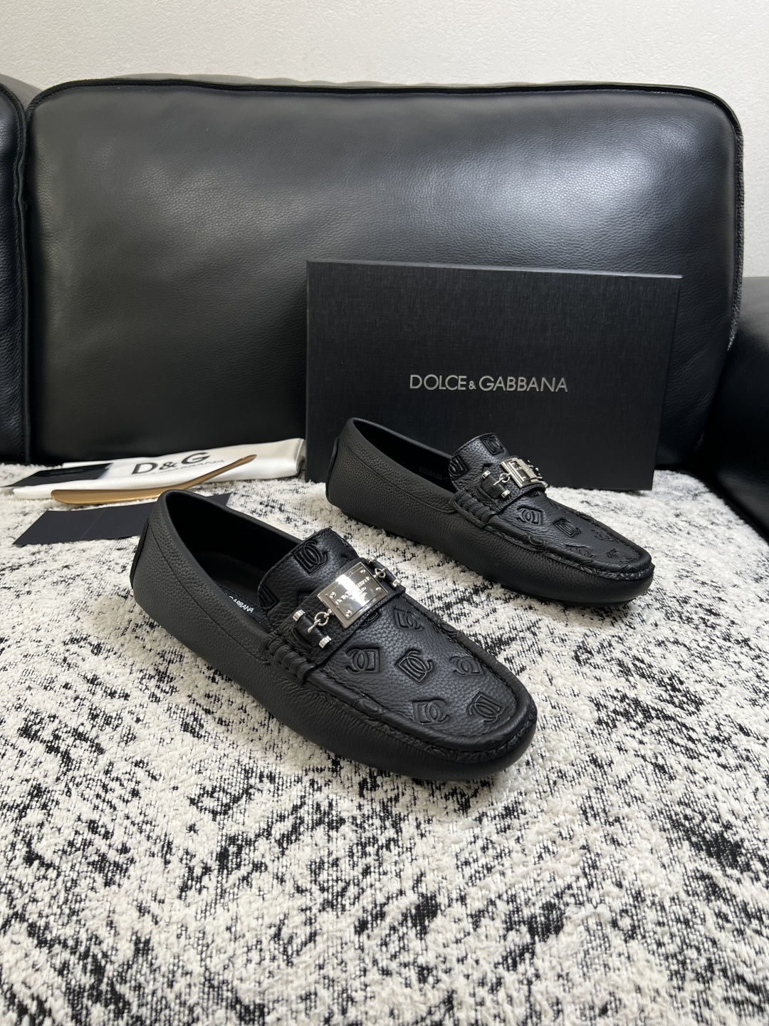 Dolce & Gabbana 高品质 顶级工艺品 杜嘉班纳 爆款豆豆鞋专柜新品同步,鞋面意大利进口牛皮面料,高 Dolce & Gabbana 高品质 顶级工艺品 杜嘉班纳 爆款豆豆鞋专柜新品同步,鞋面意大利进口牛皮面料,高