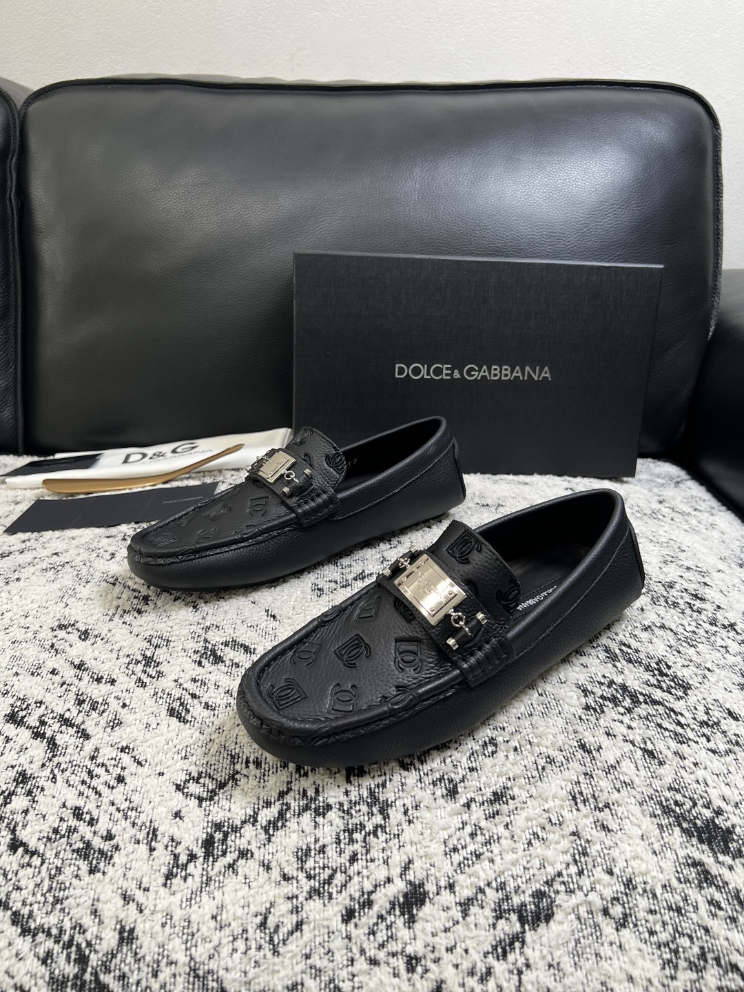 Dolce & Gabbana   高品质  顶级工艺品  杜嘉班纳 爆款豆豆鞋专柜新品同步，鞋面意大利进口牛皮面料，高