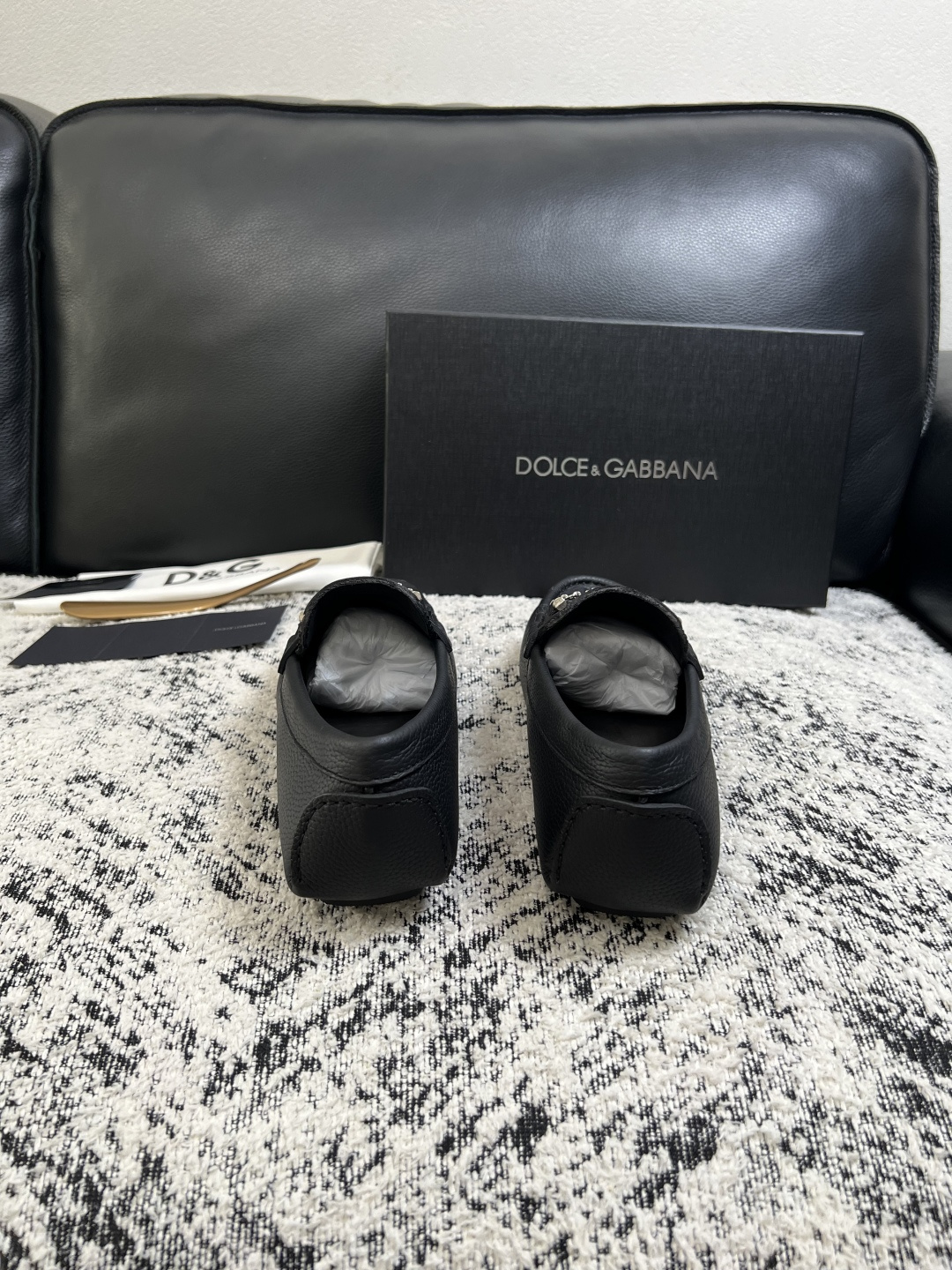 Dolce & Gabbana   高品质  顶级工艺品  杜嘉班纳 爆款豆豆鞋专柜新品同步，鞋面意大利进口牛皮面料，高