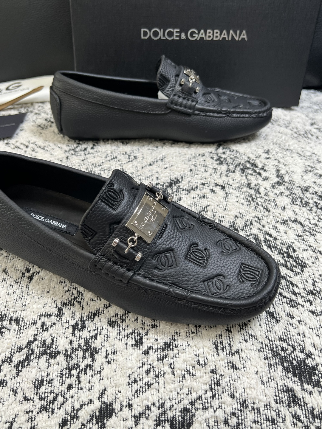 Dolce & Gabbana   高品质  顶级工艺品  杜嘉班纳 爆款豆豆鞋专柜新品同步，鞋面意大利进口牛皮面料，高