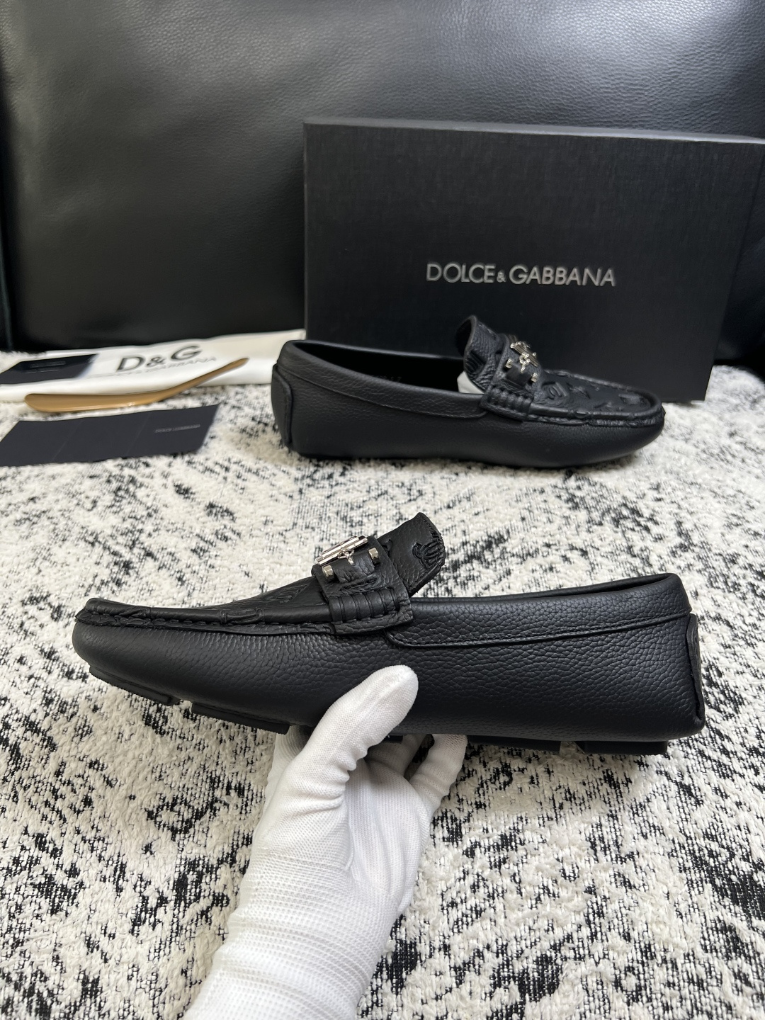 Dolce & Gabbana   高品质  顶级工艺品  杜嘉班纳 爆款豆豆鞋专柜新品同步，鞋面意大利进口牛皮面料，高
