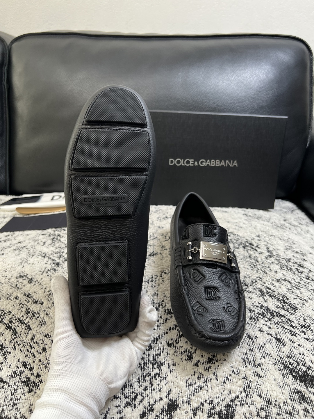 Dolce & Gabbana   高品质  顶级工艺品  杜嘉班纳 爆款豆豆鞋专柜新品同步，鞋面意大利进口牛皮面料，高