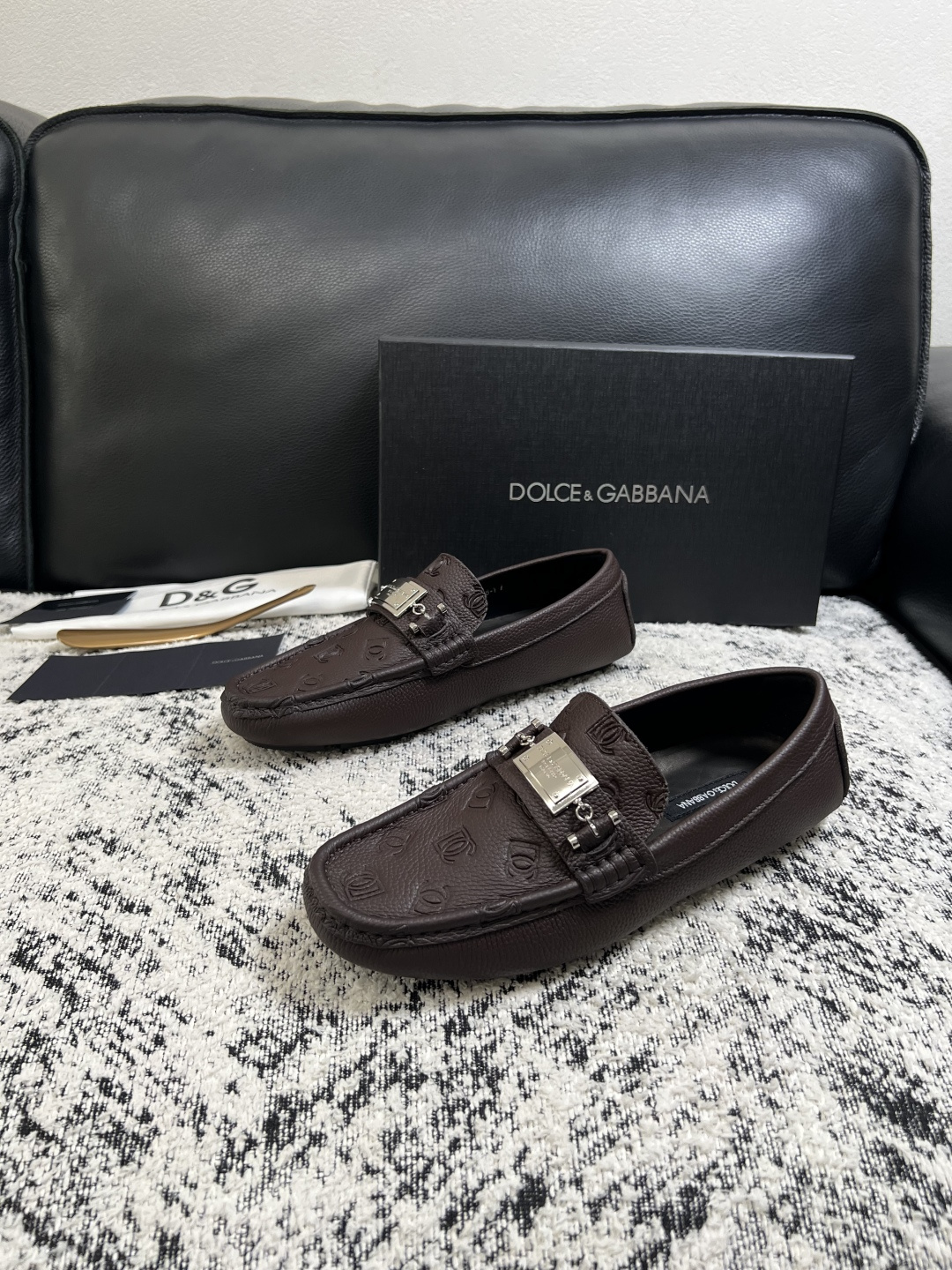 Dolce & Gabbana   高品质  顶级工艺品  杜嘉班纳 爆款豆豆鞋专柜新品同步，鞋面意大利进口牛皮面料，高