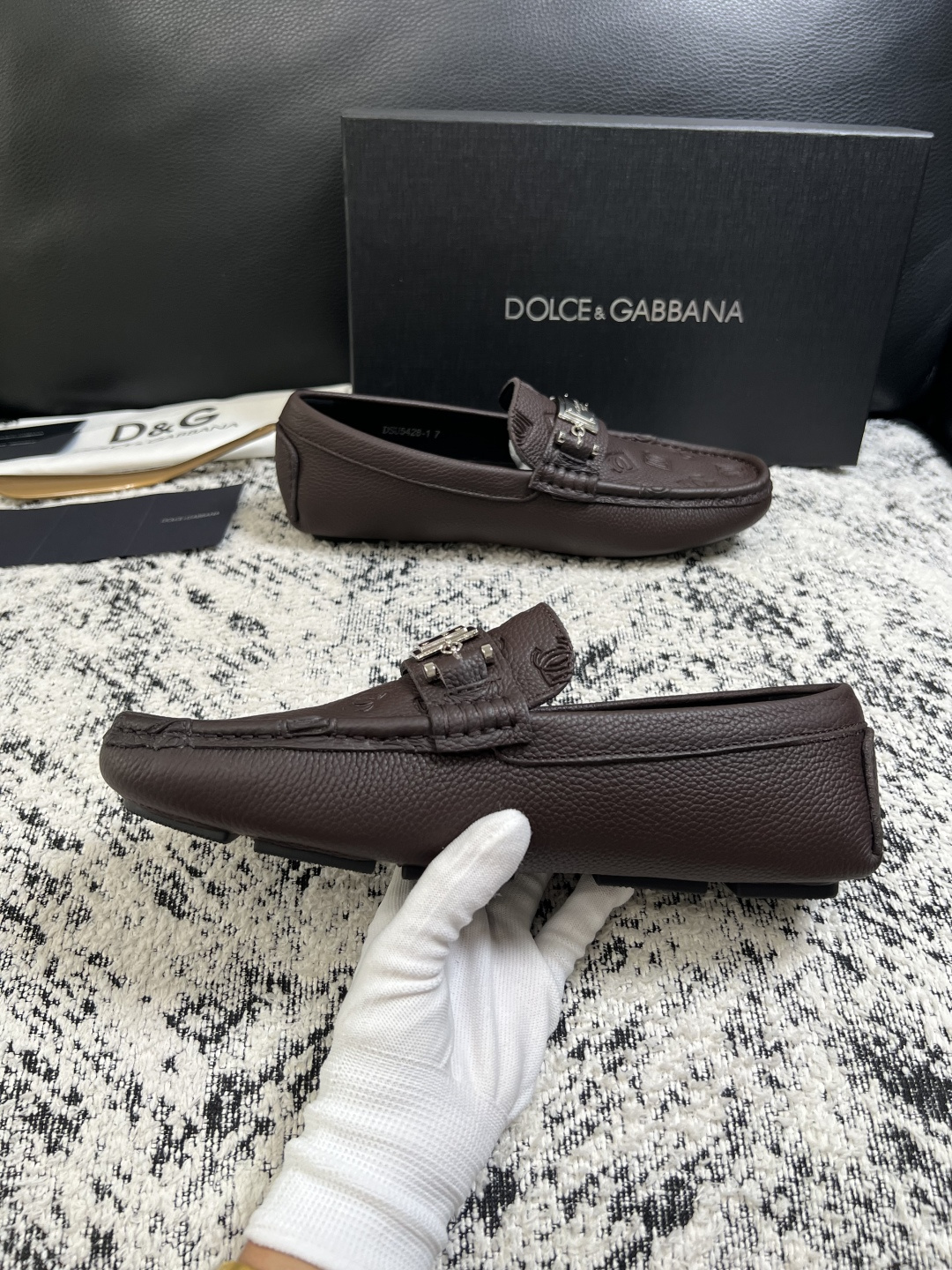 Dolce & Gabbana   高品质  顶级工艺品  杜嘉班纳 爆款豆豆鞋专柜新品同步，鞋面意大利进口牛皮面料，高