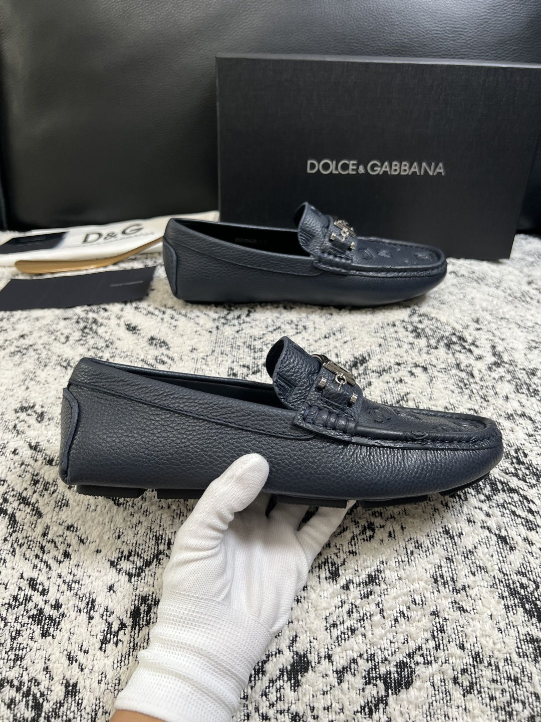 Dolce & Gabbana   高品质  顶级工艺品  杜嘉班纳 爆款豆豆鞋专柜新品同步，鞋面意大利进口牛皮面料，高