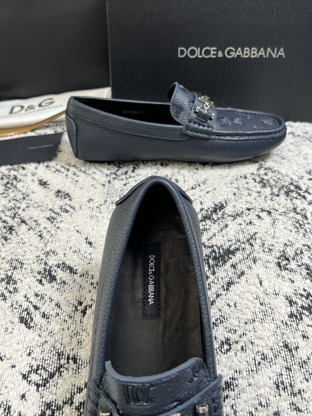 Dolce & Gabbana   高品质  顶级工艺品  杜嘉班纳 爆款豆豆鞋专柜新品同步，鞋面意大利进口牛皮面料，高