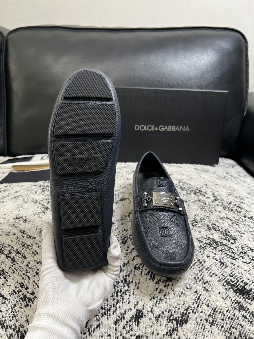 Dolce & Gabbana   高品质  顶级工艺品  杜嘉班纳 爆款豆豆鞋专柜新品同步，鞋面意大利进口牛皮面料，高