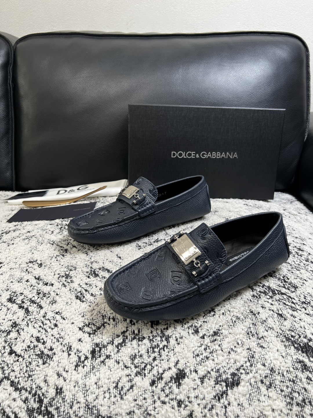 Dolce & Gabbana   高品质  顶级工艺品  杜嘉班纳 爆款豆豆鞋专柜新品同步，鞋面意大利进口牛皮面料，高