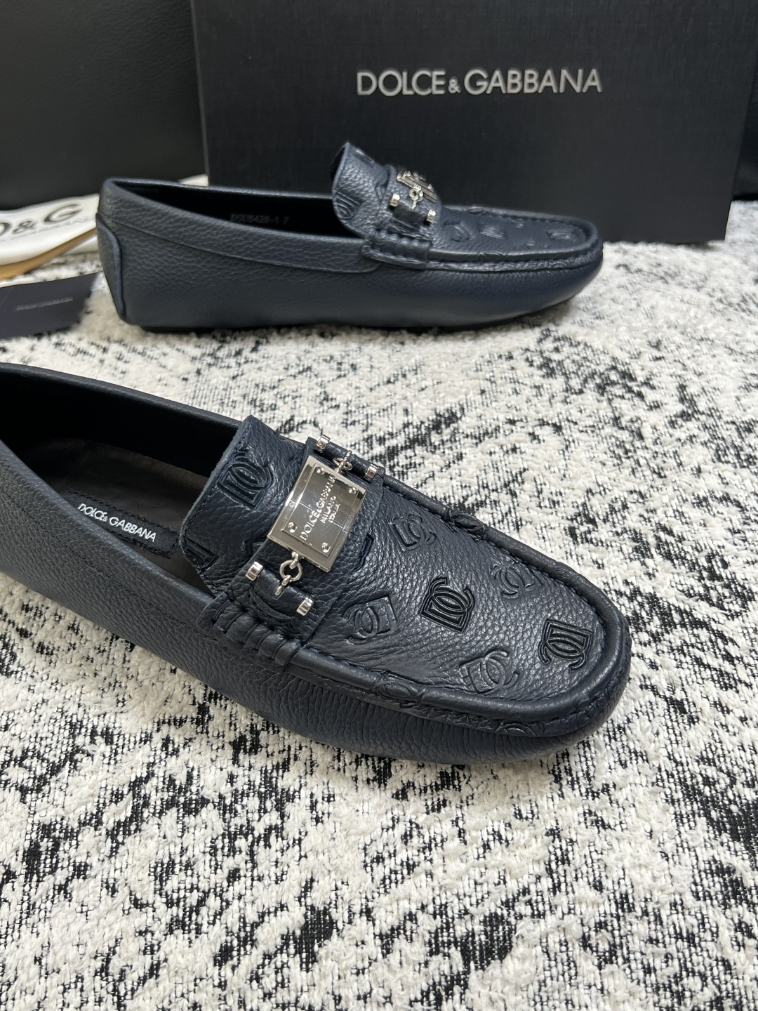Dolce & Gabbana   高品质  顶级工艺品  杜嘉班纳 爆款豆豆鞋专柜新品同步，鞋面意大利进口牛皮面料，高