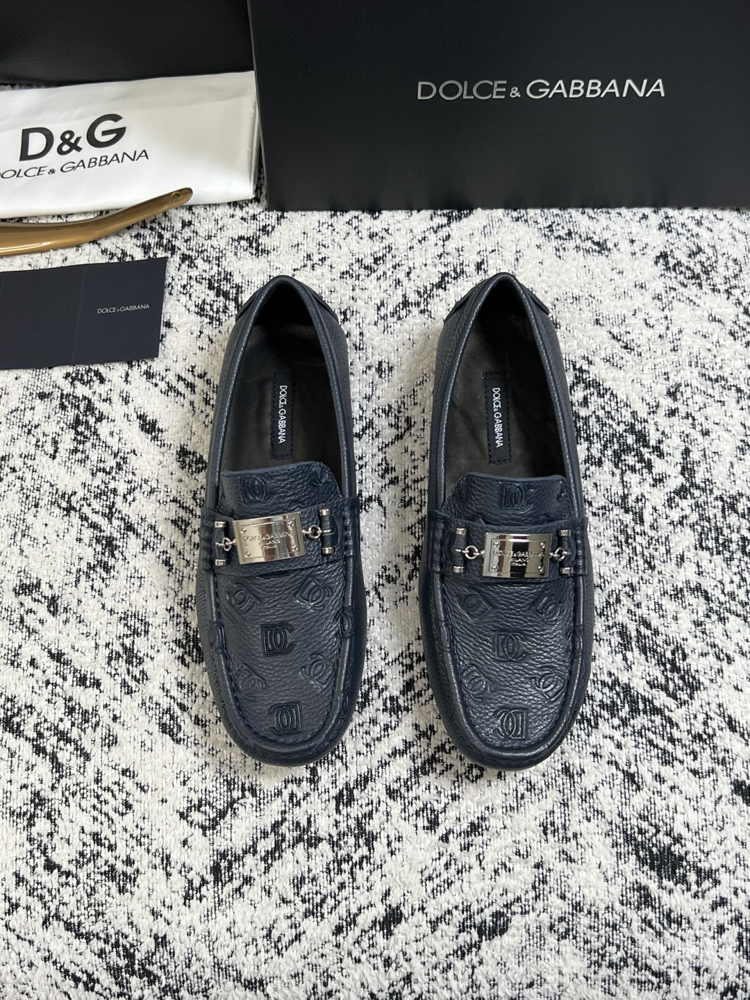 Dolce & Gabbana   高品质  顶级工艺品  杜嘉班纳 爆款豆豆鞋专柜新品同步，鞋面意大利进口牛皮面料，高