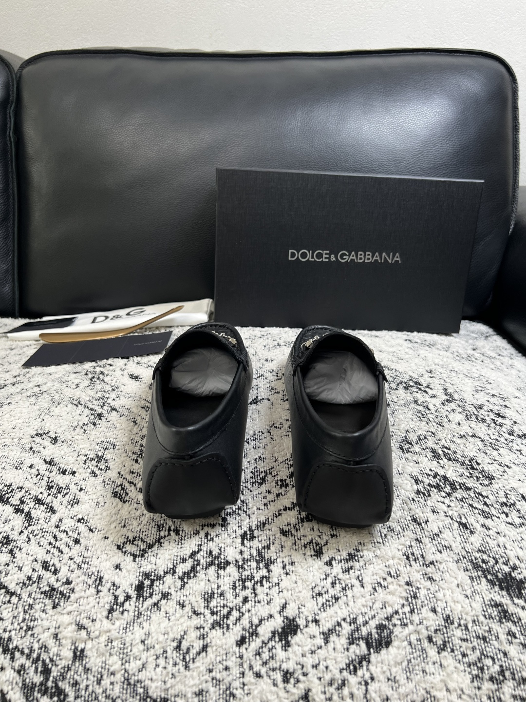 Dolce & Gabbana   高品质  顶级工艺品  杜嘉班纳 爆款豆豆鞋专柜新品同步，鞋面意大利进口牛皮面料，高
