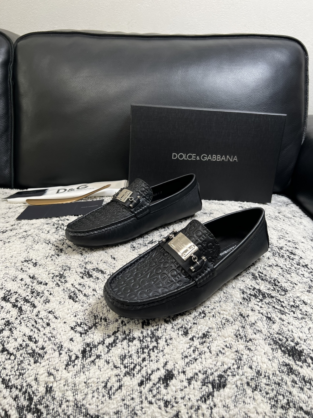 Dolce & Gabbana   高品质  顶级工艺品  杜嘉班纳 爆款豆豆鞋专柜新品同步，鞋面意大利进口牛皮面料，高