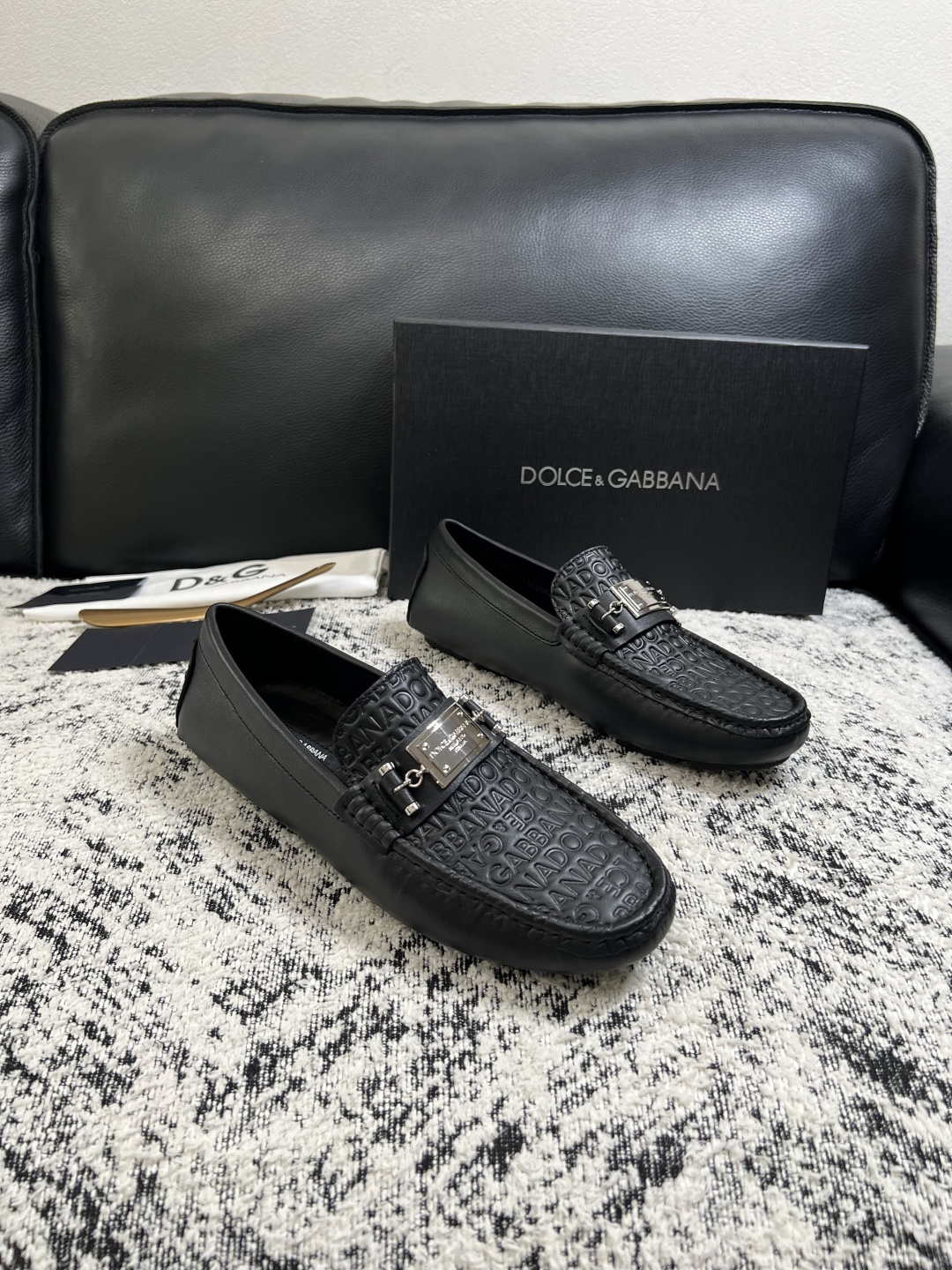 Dolce & Gabbana 高品质 顶级工艺品 杜嘉班纳 爆款豆豆鞋专柜新品同步,鞋面意大利进口牛皮面料,高 Dolce & Gabbana 高品质 顶级工艺品 杜嘉班纳 爆款豆豆鞋专柜新品同步,鞋面意大利进口牛皮面料,高