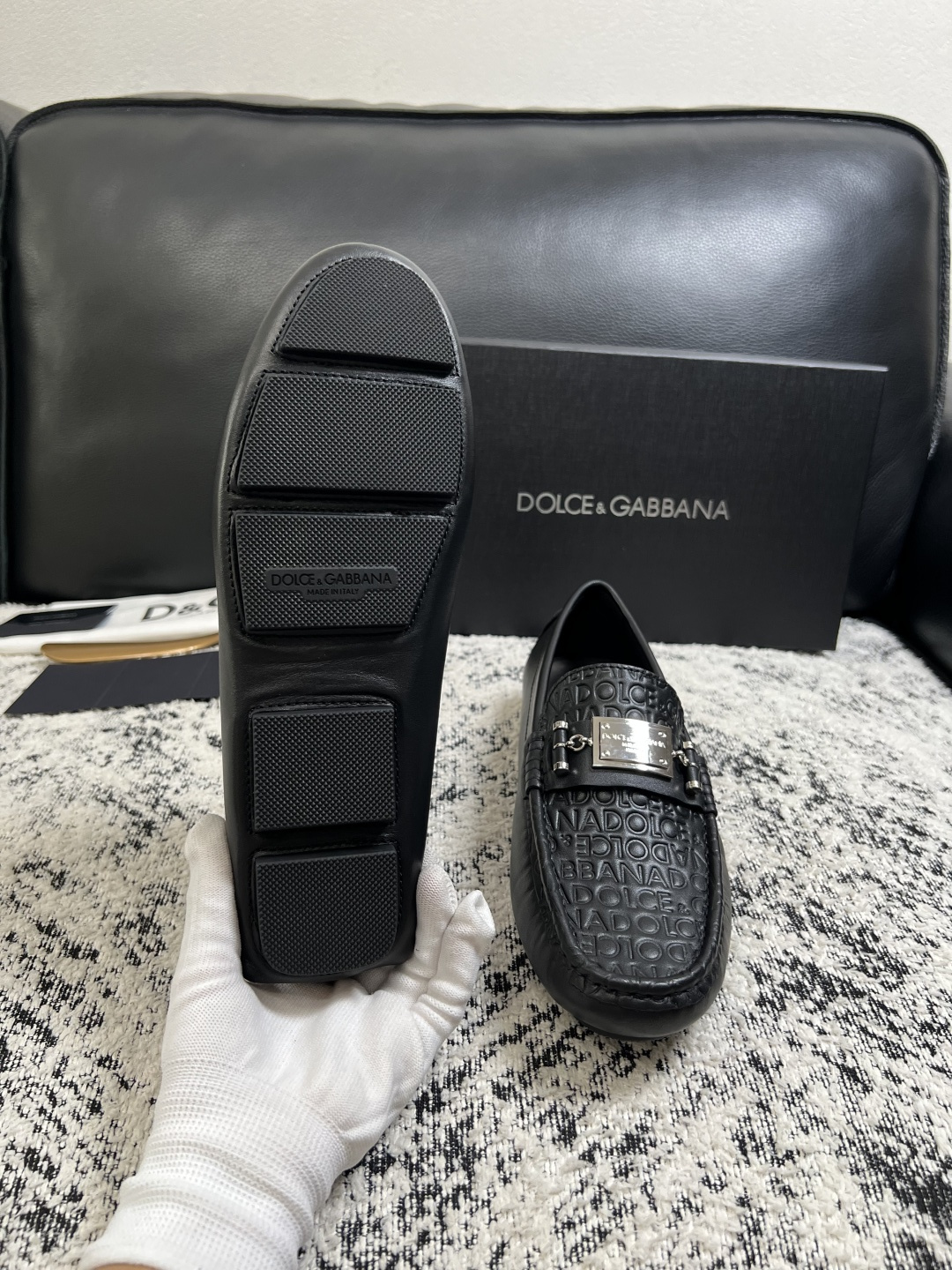 Dolce & Gabbana   高品质  顶级工艺品  杜嘉班纳 爆款豆豆鞋专柜新品同步，鞋面意大利进口牛皮面料，高